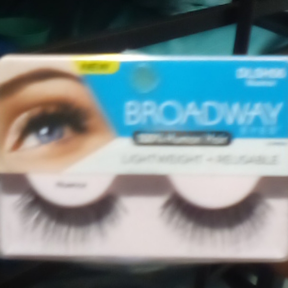 Lashes - Picture 2 of 3